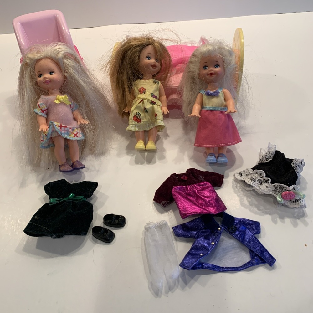 3 Kelly Dolls With Bed, Car Seat 6 Dresses, Coat, Tights, 4 Pair Of Shoes